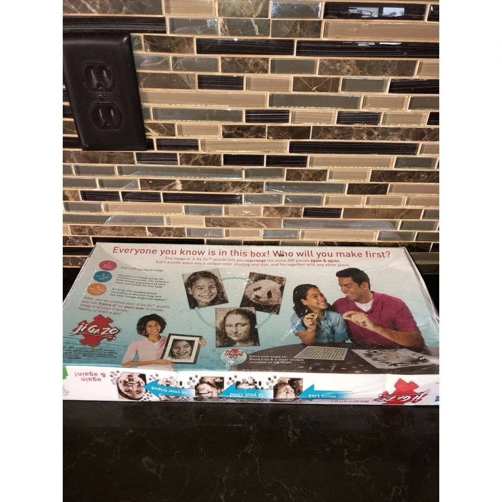 Hasbro Jigazo 300‎ Piece Puzzle Family 8+ Factory 2010 *partially sealked